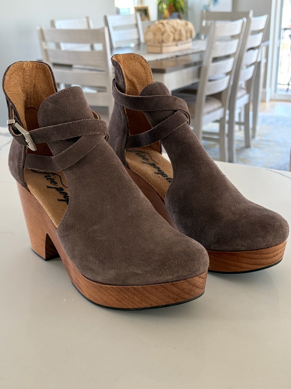 Free People Grey Suede Cedar Clogs Platform Block Heel Booties Size 39 EUC - Picture 3 of 10